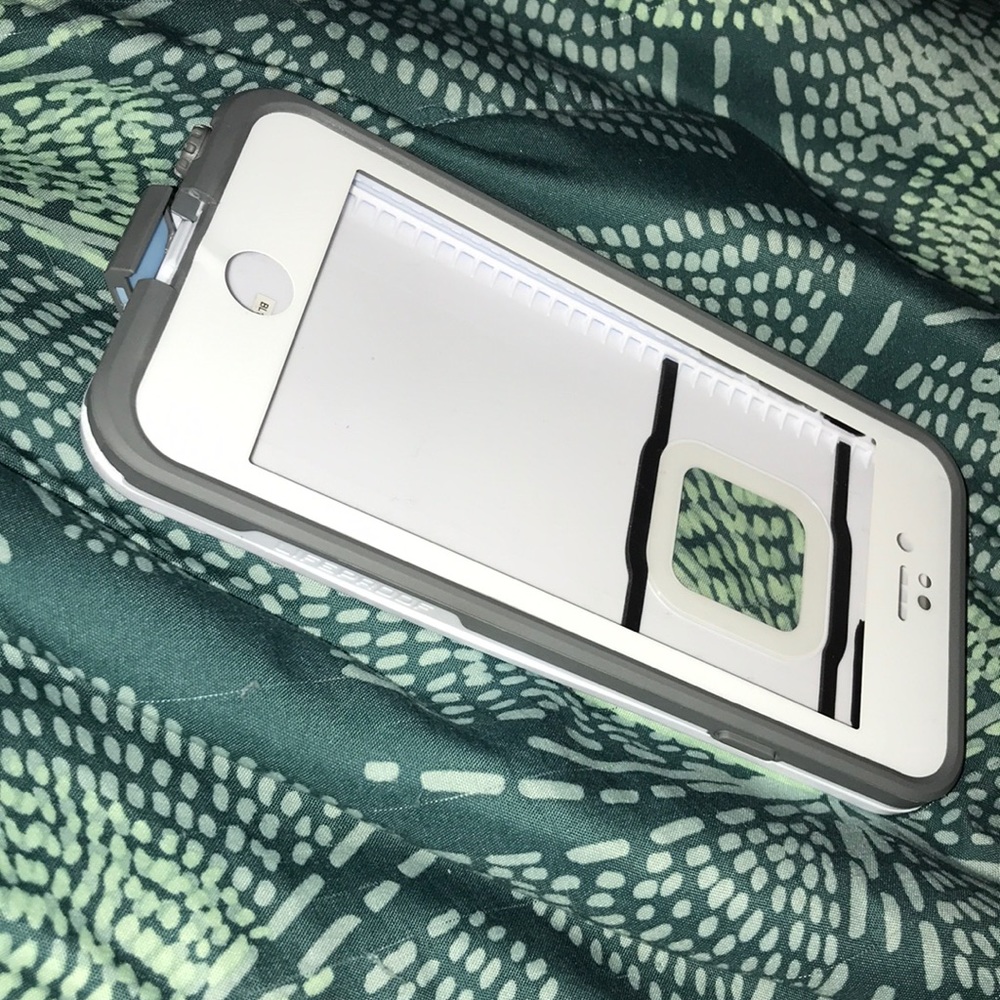 White life proof case for the iPhone 6 or 6s